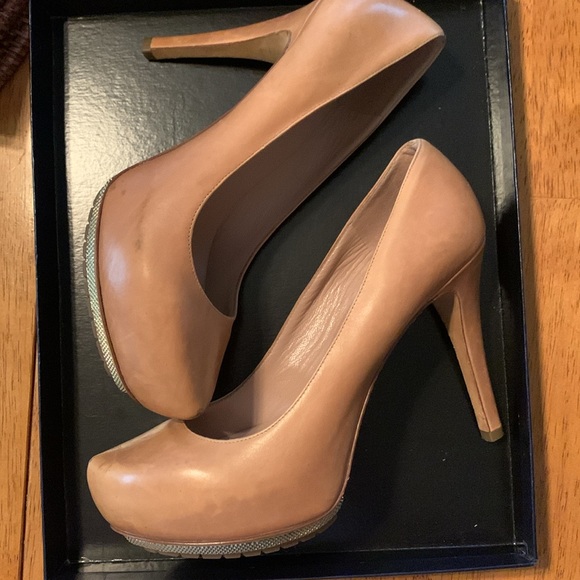 Alejandro Ingelmo Italian, tan leather platfrom heels. - Picture 8 of 8